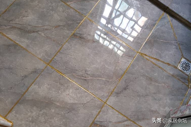 厕所漏水,别着急砸瓷砖,可以用美缝剂试试修复