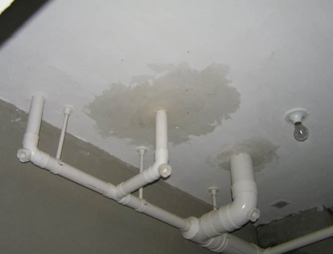 武汉解决卫生间漏水，砸砖还是不砸砖？