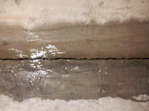地下室渗漏水是什么原因引起的?漏水如何堵漏？