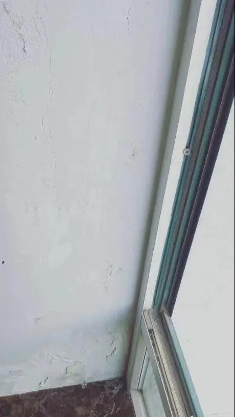 武汉下雨天窗户漏水了怎么办？