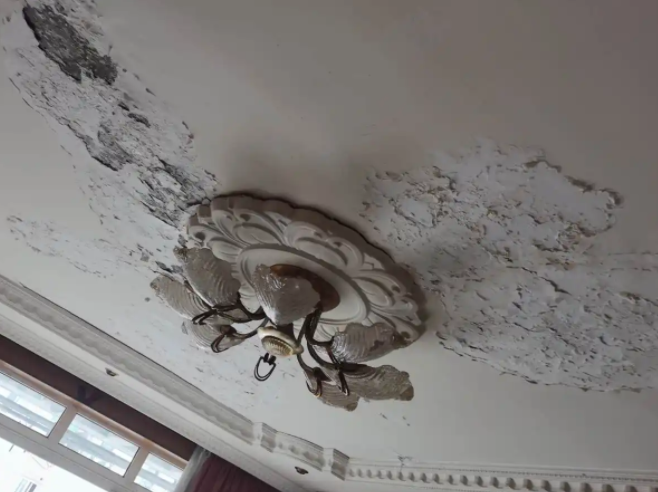 武汉老小区顶楼屋面漏水 楼板缝隙漏水防水补漏方法