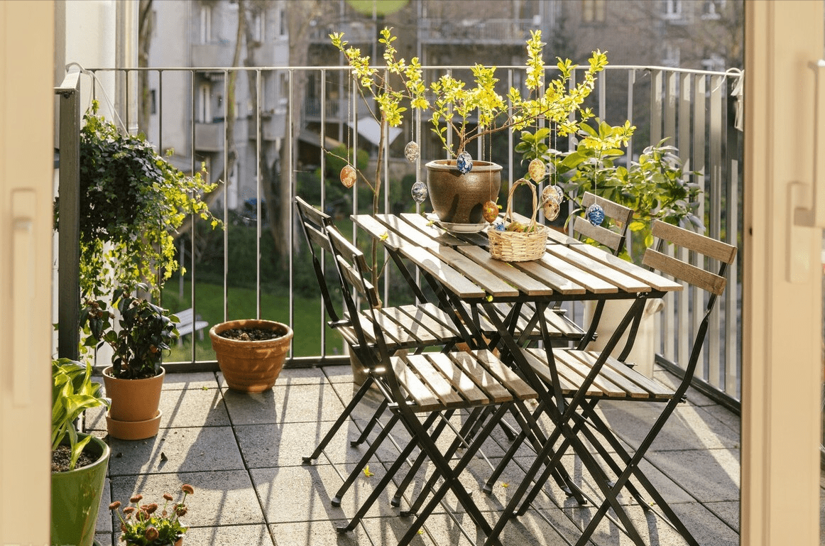 阳台地砖漏水，是瓷砖缝隙渗水下去的吗？