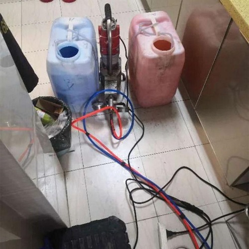 卫生间厨房漏水修一下两三千，修漏水就只能注胶吗？