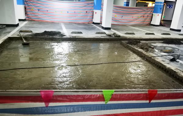 小区地下车库为何挖了10多个“水塘”？竟然是为了“堵漏”