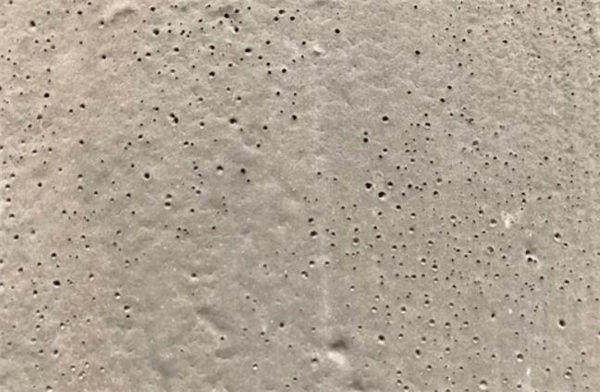 卫生间厨房做好了防水有很多起泡，针眼是什么原因？