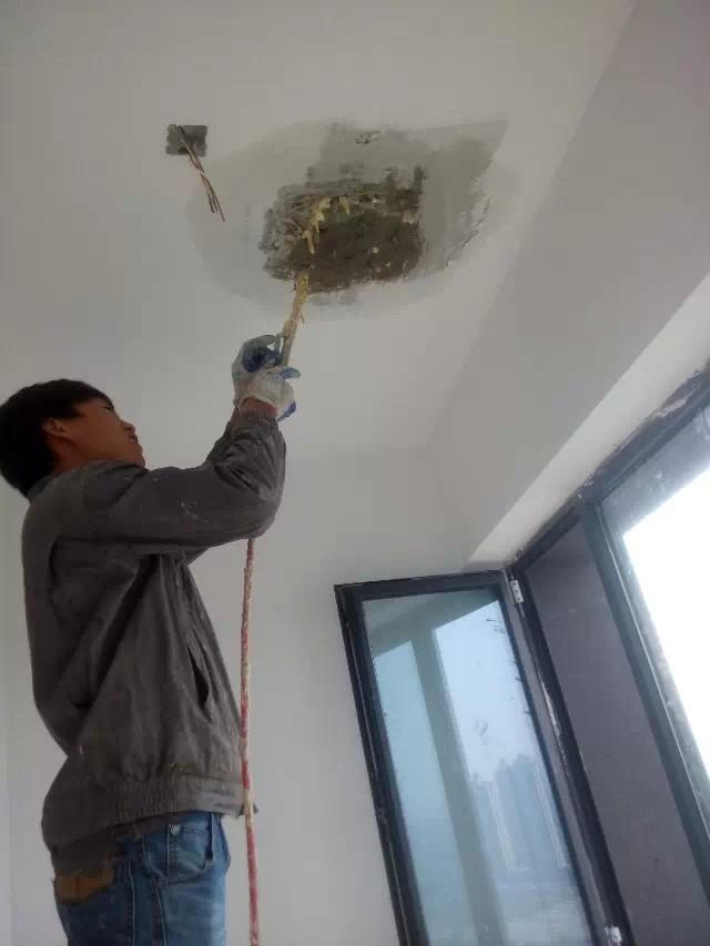 楼顶漏水能注浆吗，多少钱？武汉蔡甸区有没有楼顶漏水注浆的公司？