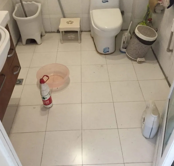 厕所漏水不砸开瓷砖怎么补漏？