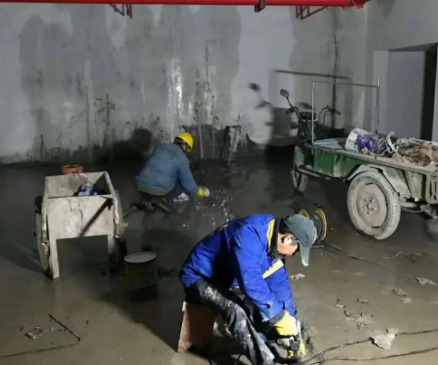 堵漏一定要遵循“先堵，后排”原则采用复合堵漏法，彻底解决渗漏难题